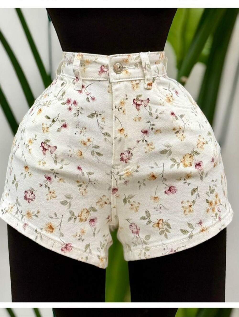 High-Waist Floral Print Shorts in Cream